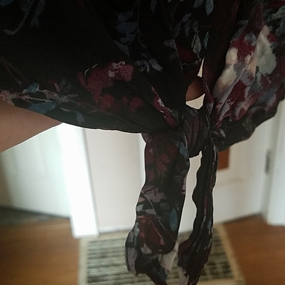 Floral patterned blouse - Picture 2 of 3